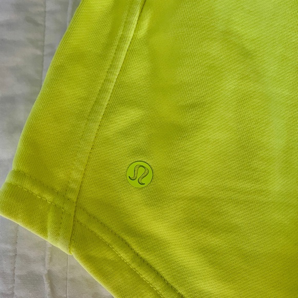Lululemon highlight yellow inner glow shorts - Picture 4 of 5